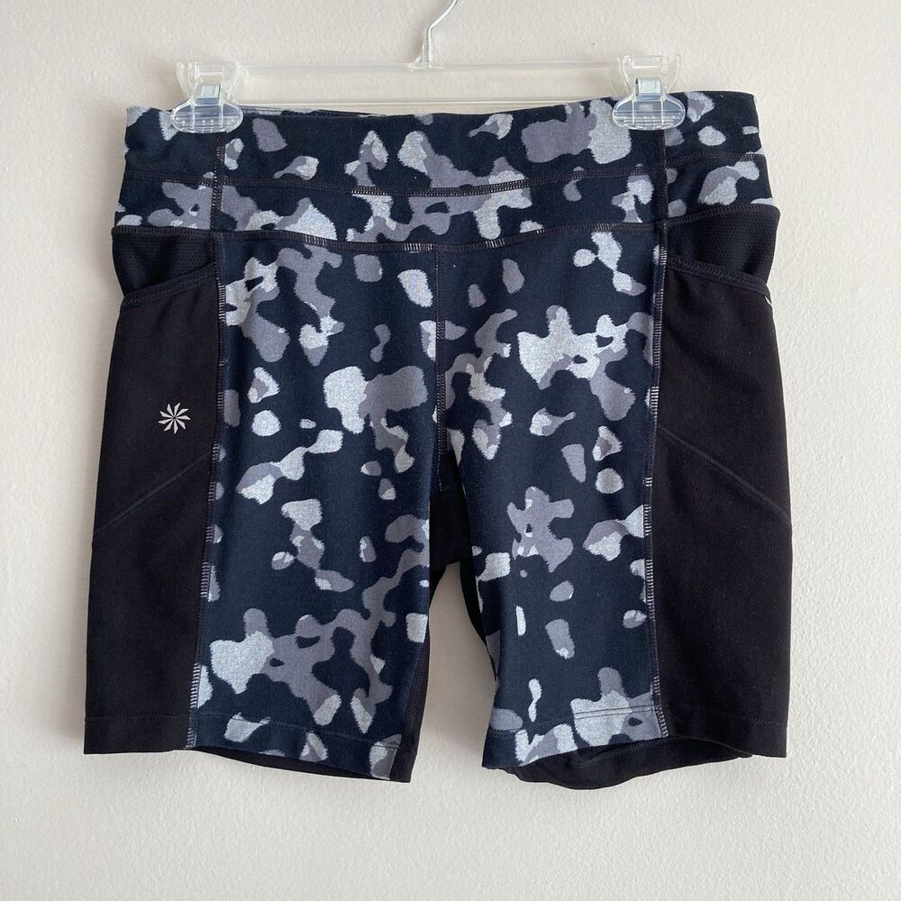Athleta Be Free Black Gray Camouflage Bike Shorts Womens Medium Pockets Active